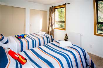 Wanaka Tree & Lake House - BEST Lake Front Location - Wanaka