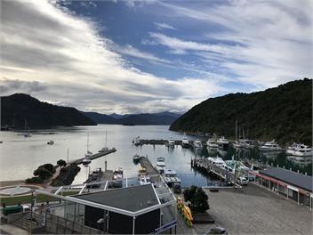 Astonishing Views Superb Waterfront Apartment - PICTON