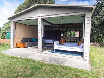 The Pohutukawa Bach, Medland's Beach - Great Barrier Island