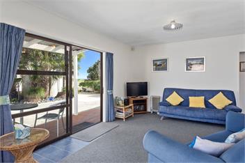 Oceanside Apartments 3 - The Bach at the Back - Opotiki