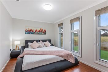 Spacious house near Melb Airport, Sleeps 12  - Melbourne