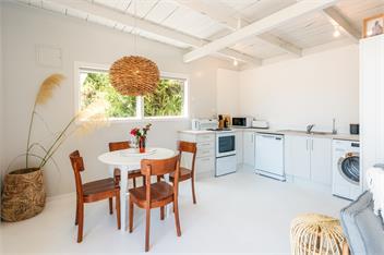 ONETANGI WATERFRONT BACH - Waiheke Island