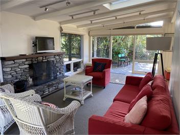 Classic bach in prime location - Taupo