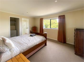 Stunning Panoramic views - 5 Bedrooms - 15m to Wanaka - Wanaka