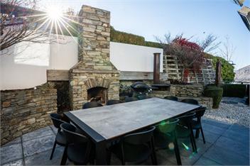 Castle Cliff Lodge | Sauna, Spa Pool + Games Room | Amazing Views - Queenstown
