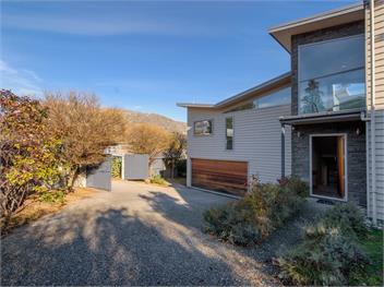 Lake Views on Yewlett (Bachcare) - Queenstown