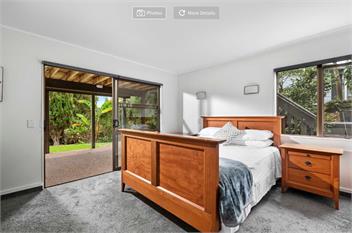 Beachside Retreat - Pool. - Auckland