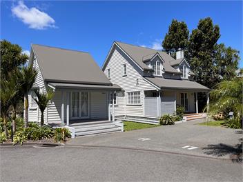 Sandy Jandal - Russell Cottages - Bay of Islands