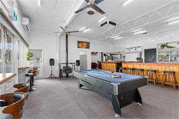 20++ Guests !! Rent Entire Pub for the Night - Echuca