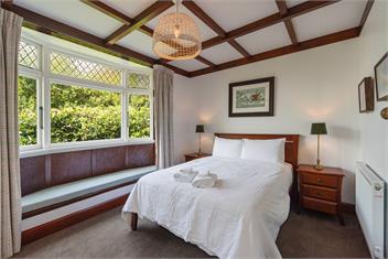 Camellia House: Elevator Access, Swimming, and Spa Pools in a Stunning Setting - Nelson