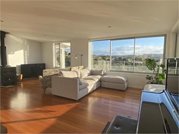 Stylish modern home with spectacular views - Kerikeri