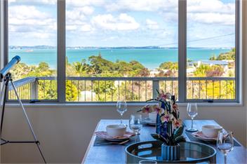 Surfdale Sunspot: Spa Escape Waiheke - Waiheke Island