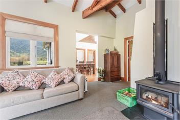 Fantail House Kaiuma Bay (Bachcare) - Havelock