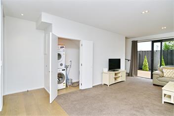 City Townhouse - 2BR Comfort, Private & Parking - Christchurch