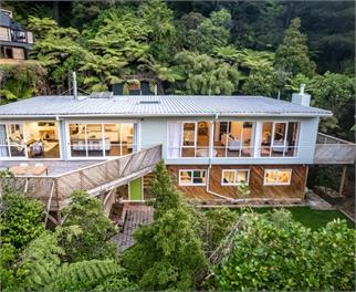 Peace and privacy in Lowry Bay - Lower Hutt