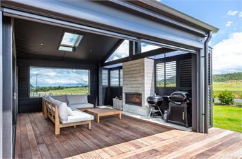 Kinloch Escape - Lake Views and Pool - Taupo