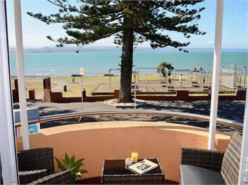 Barrons by the Beach - Napier