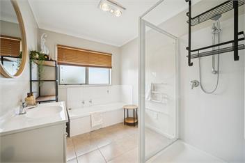 Sackville Sunshine (Bachcare) - Martinborough