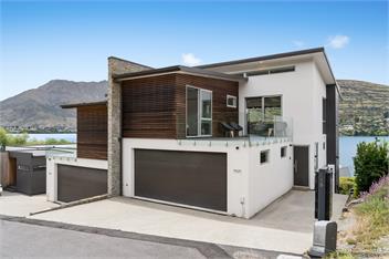 Elegant Lakeview Escape at Battery Hill - Queenstown