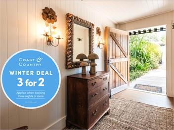 FRENCHMANS HILL Winemakers Cottage : COAST AND COUNTRY - Waiheke Island
