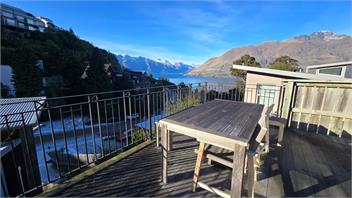 Sunshine Bay Stay | Lake Views & Cosy Fireplace - 