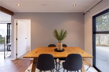Sunshine Bay Stay | Lake Views & Cosy Fireplace - 