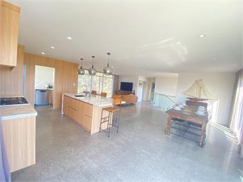 No.10 - A Boutique Harbour View Retreat -