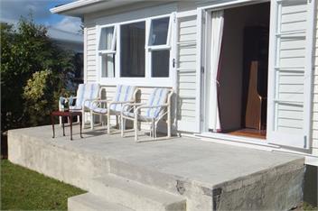 Wind down on White - 3 bedroom -big back yard (homeaway) - Whitianga