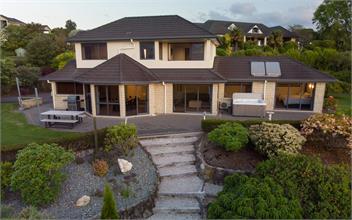 Luxury Lake Retreat - Rotorua