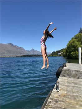 LakeLife Lake Front Apartment - Queenstown