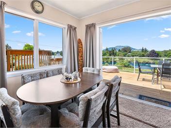 Central Riverside Retreat (Bachcare) - Taupo Central