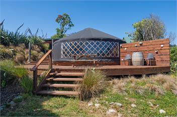 Yurt @ the Cape / hole in the rock Accommodation - cape foulwind
