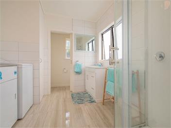 Beach House on Hetherington (Bachcare) - Whangamata