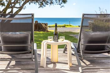 BACH ON THE BEACH - Coast & Country - Waiheke Island