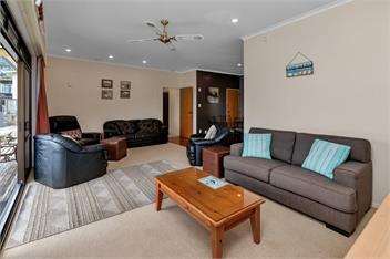 Seaside on Stratford (Bachcare) - Cable Bay