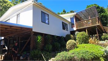 Enclosure Bay Bach - oneroa