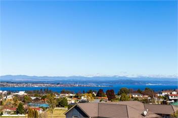 View From the Top - Spa Pool, Close to Town, Lake and Mountain Views! - Taupo