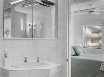 Poolside Waterfront (Bachcare) - Orewa