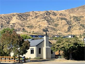 Meadowstone Holiday - with EV charger - Wanaka