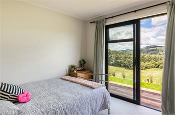 Kinloch Escape - Lake Views and Pool - Taupo