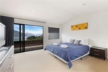 Central 4 BDR Home | WI-FI | Views | Free Parking - Queenstown