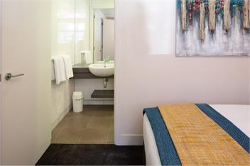 2BR Lakefront Apt in Queenstown | Wi-Fi & Parking - Queenstown