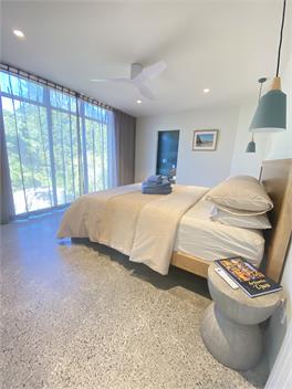 No.10 - A Boutique Harbour View Retreat -