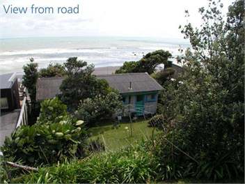 Oakura Beach Front Bach - Taranaki