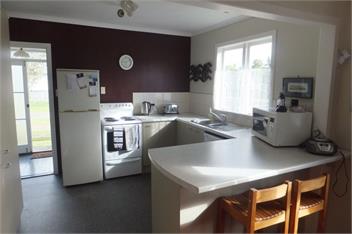 Wind down on White - 3 bedroom -big back yard (homeaway) - Whitianga