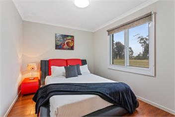 Spacious house near Melb Airport, Sleeps 12  - Melbourne
