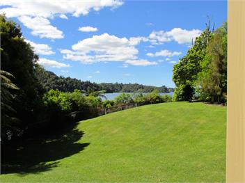 Lake Rotoehu Accommodation (Bachcare) - Lake Rotoehu