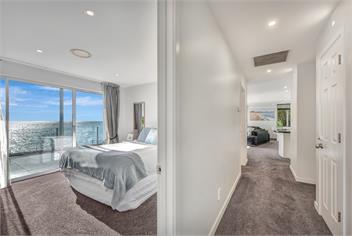 Nelson Beachfront Luxury Apartment - Nelson