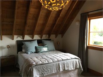 Matukituki House Lake Wanaka 5 bedroom luxury stone cottage holiday home - Wanaka