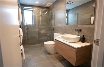 Genoa | lakefront apartment | walk to town - Wanaka